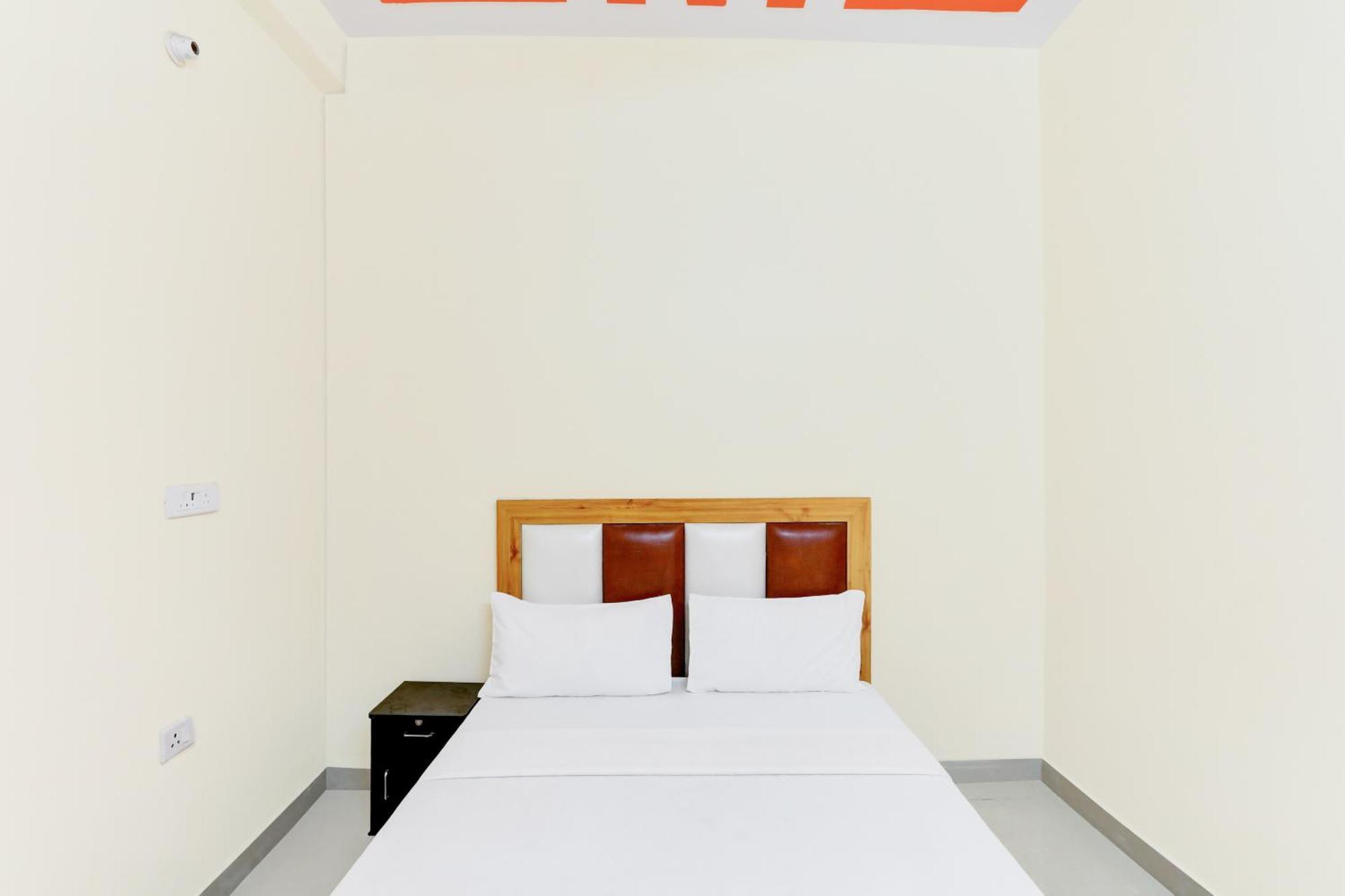 Hotel O Blu Moon Ghaziabad Zewnętrze zdjęcie