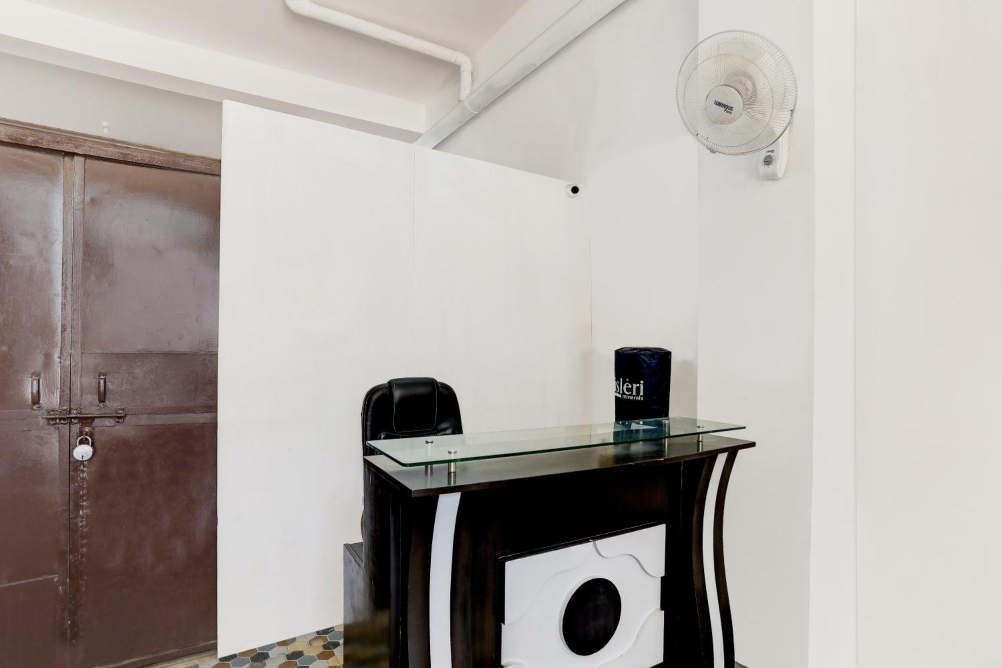 Hotel O Blu Moon Ghaziabad Zewnętrze zdjęcie