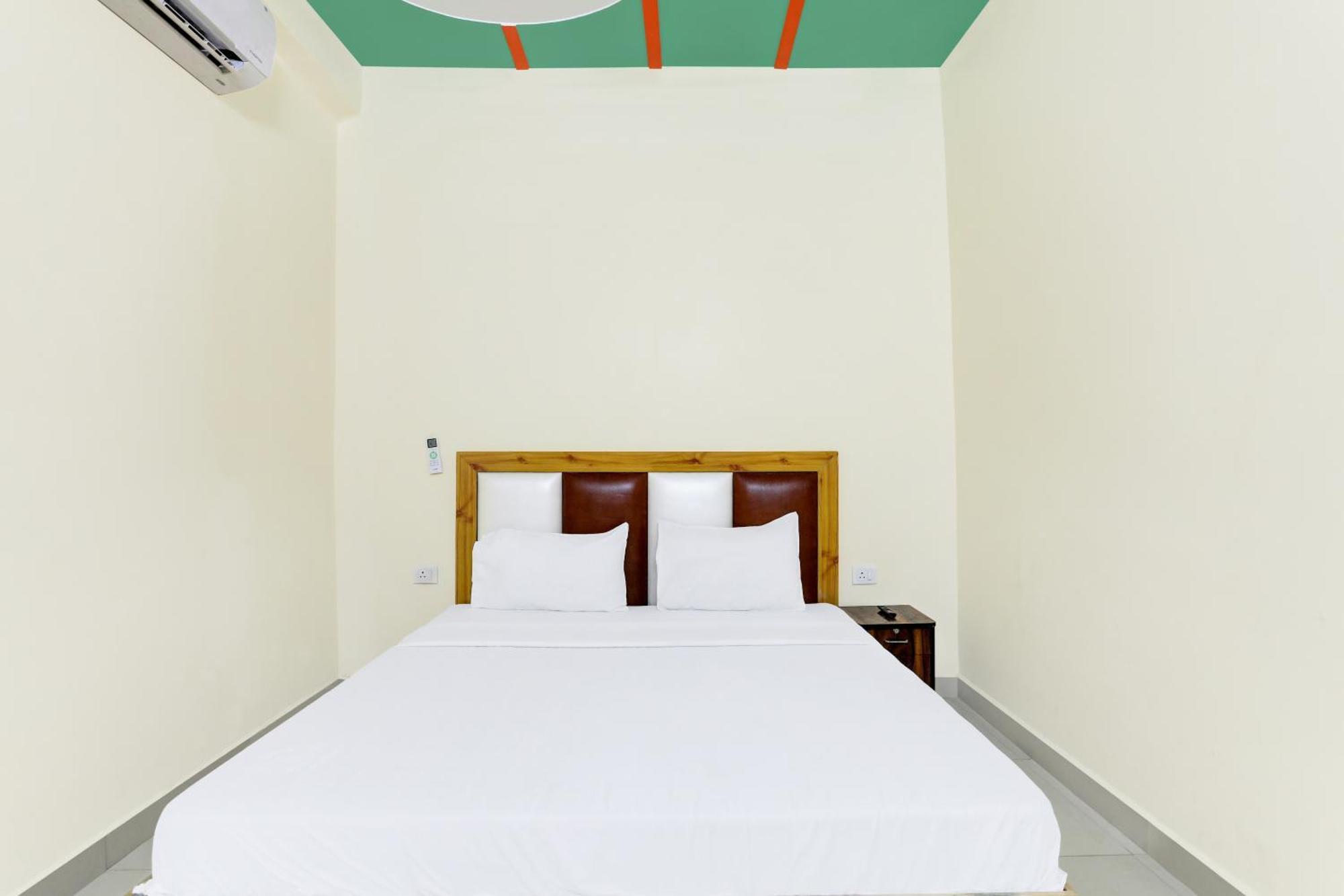 Hotel O Blu Moon Ghaziabad Zewnętrze zdjęcie